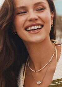 KENDRA SCOTT GABRIELLA PEARL STRAND NECKLACE - GOLD