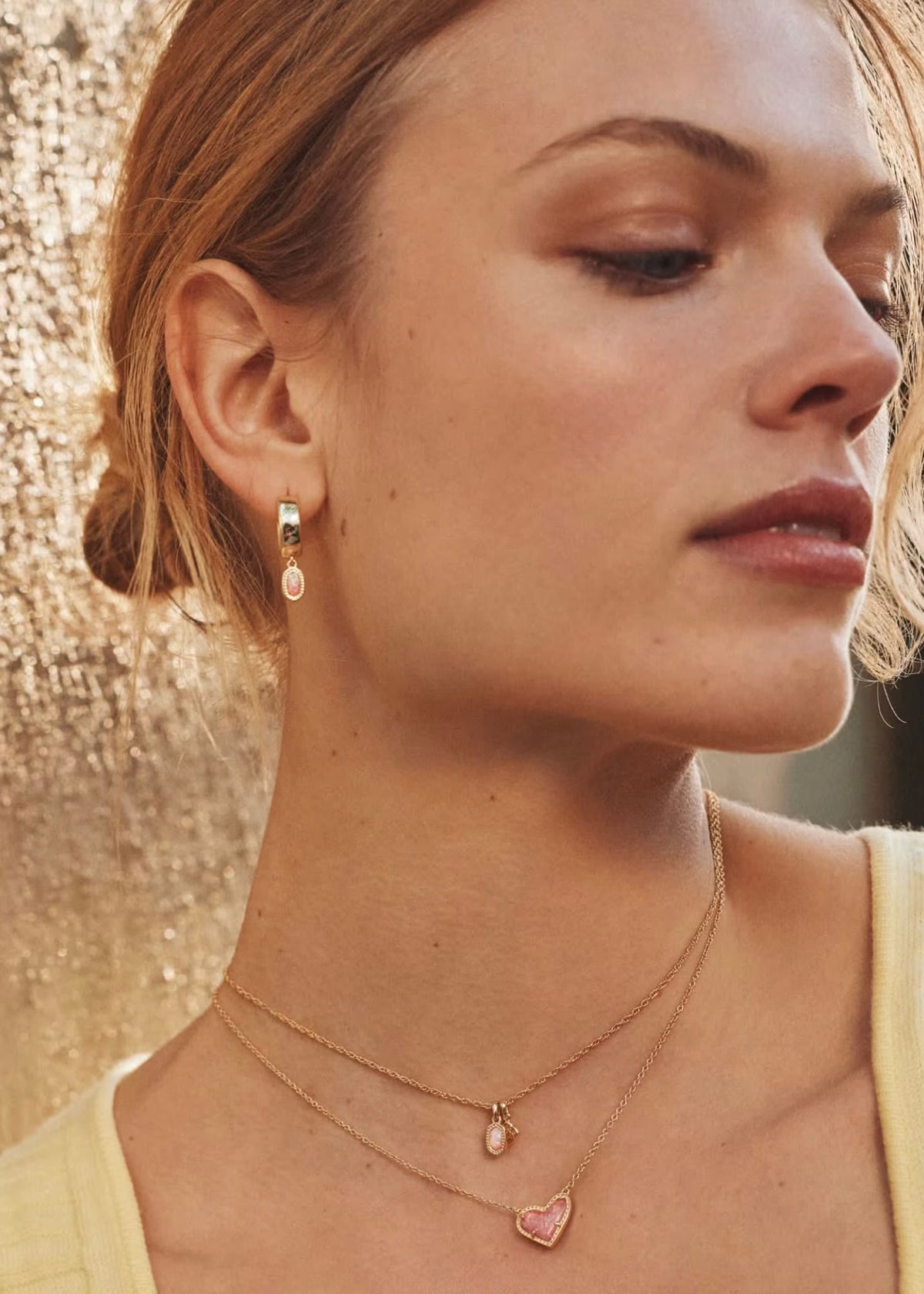 KENDRA SCOTT MINI ELLIE GOLD WIDE HUGGIE EARRINGS