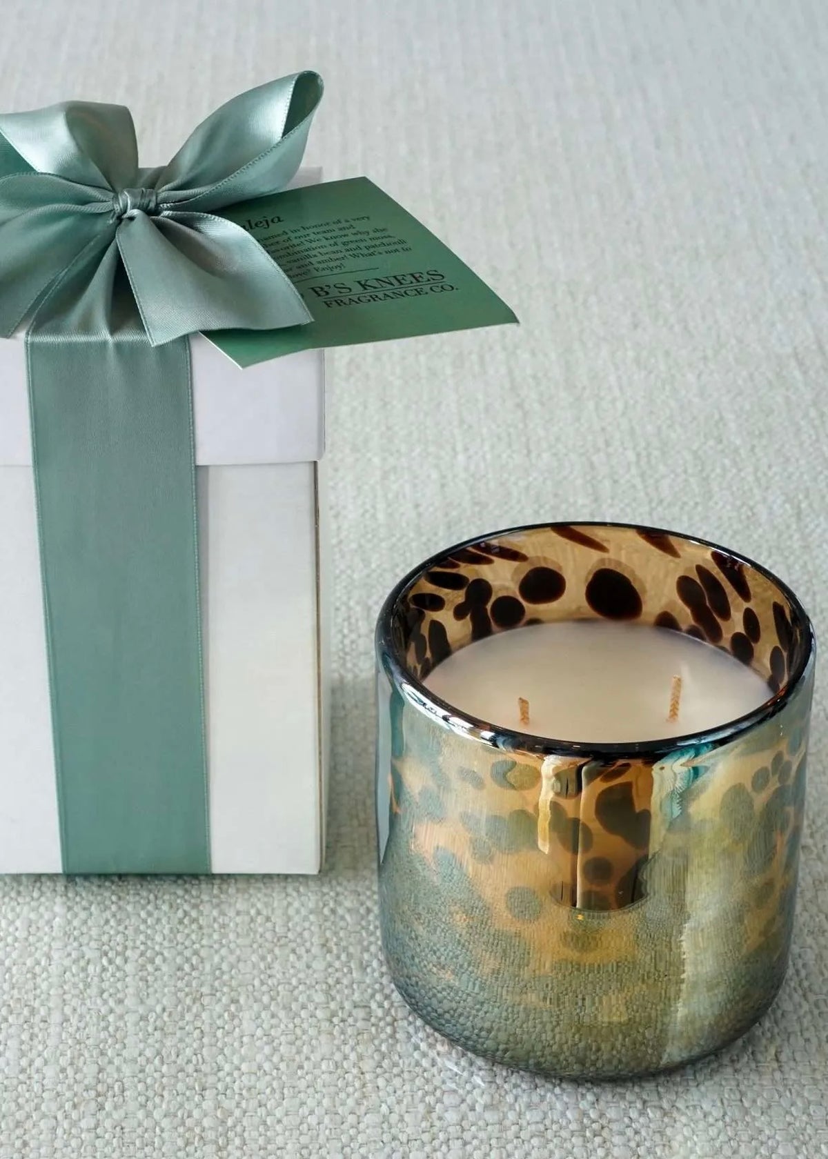 B’S KNEES TORTOISE GLASS 2-WICK CANDLE