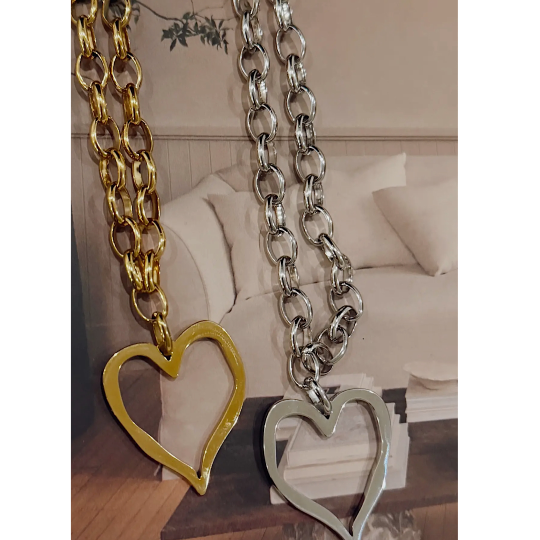 THE CARRIE HEART NECKLACE