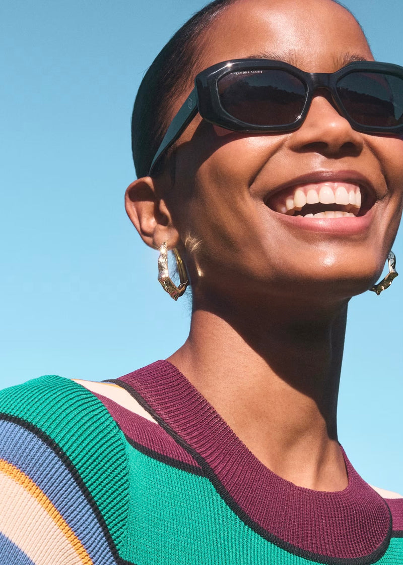 KENDRA SCOTT ADRIANA SCALLOP FRAME HOOP EARRINGS