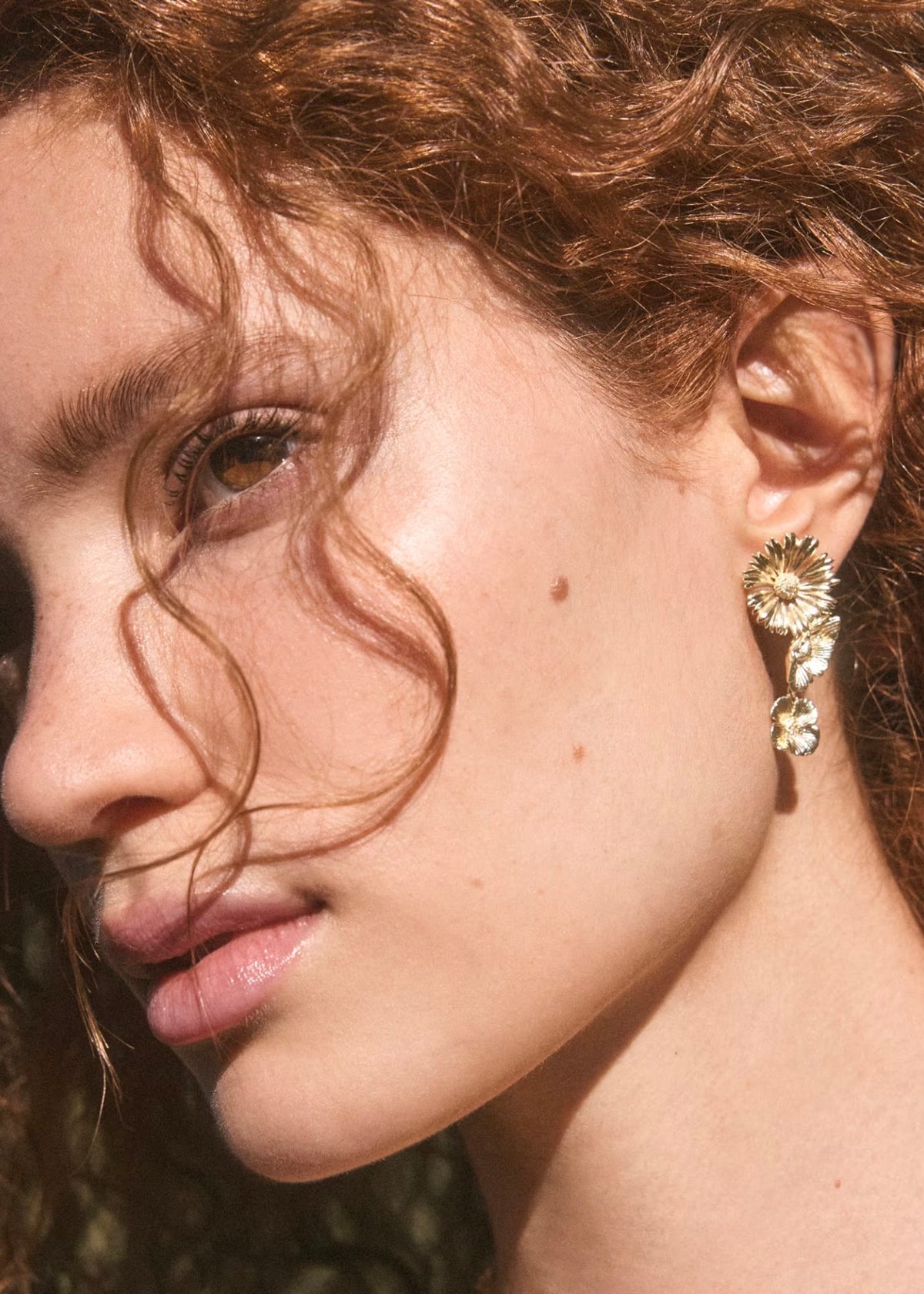 KENDRA SCOTT CAILEY FLOWER GOLD STATEMENT EARRINGS