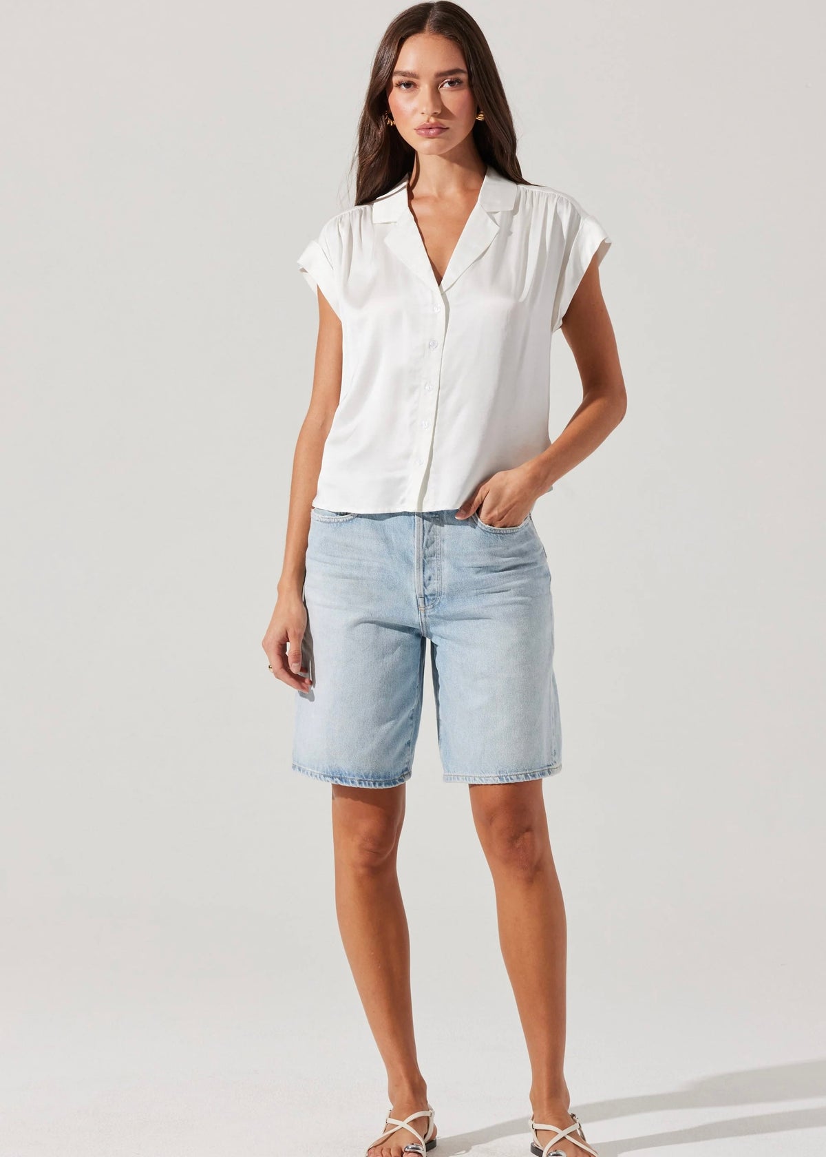 ASTR THE LABEL CALLEN SATIN BUTTON UP TOP - WHITE