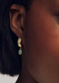 KENDRA SCOTT MINI ELLIE GOLD WIDE HUGGIE EARRINGS