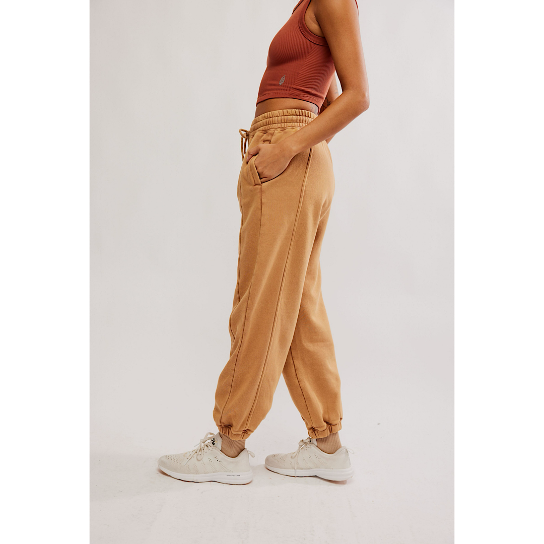 FREE PEOPLE MOVEMENT SPRINT TO THE FINISH PANT - CAMEL