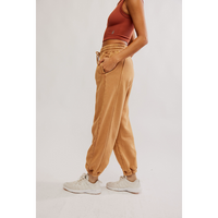 FREE PEOPLE MOVEMENT SPRINT TO THE FINISH PANT - CAMEL