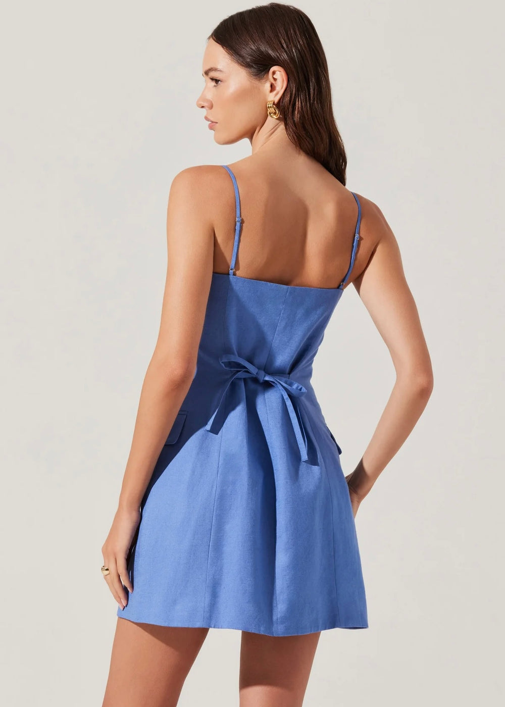 ASTR THE LABEL AZRIA BUTTON-FRONT WRAP DRESS