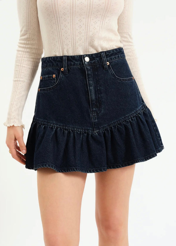 DAZE DENIM SMOOCH SKIRT IN MOONLIGHT RINSE