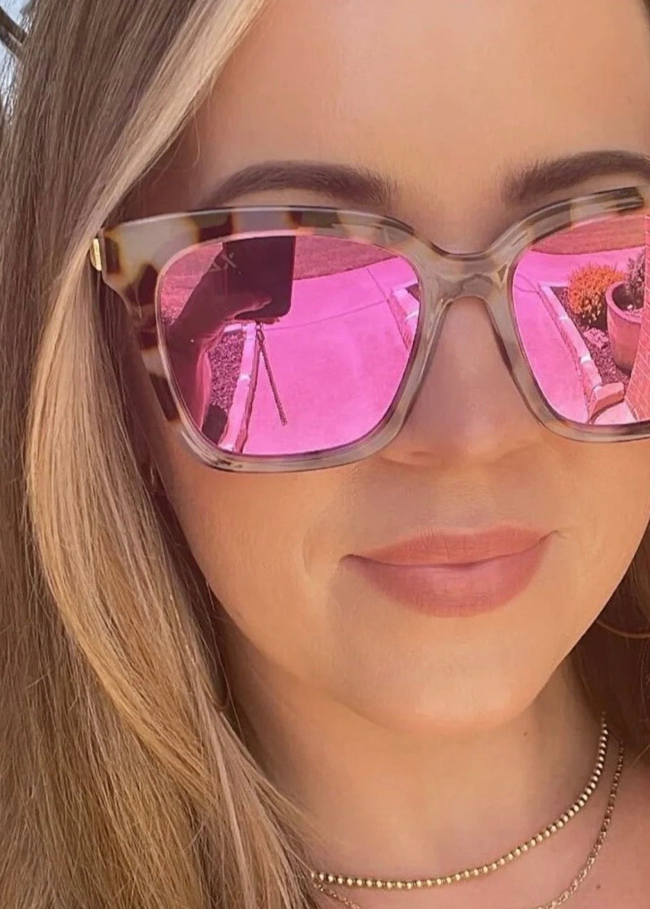 DAX EYEWEAR LYLA SUNGLASSES - HOT PINK