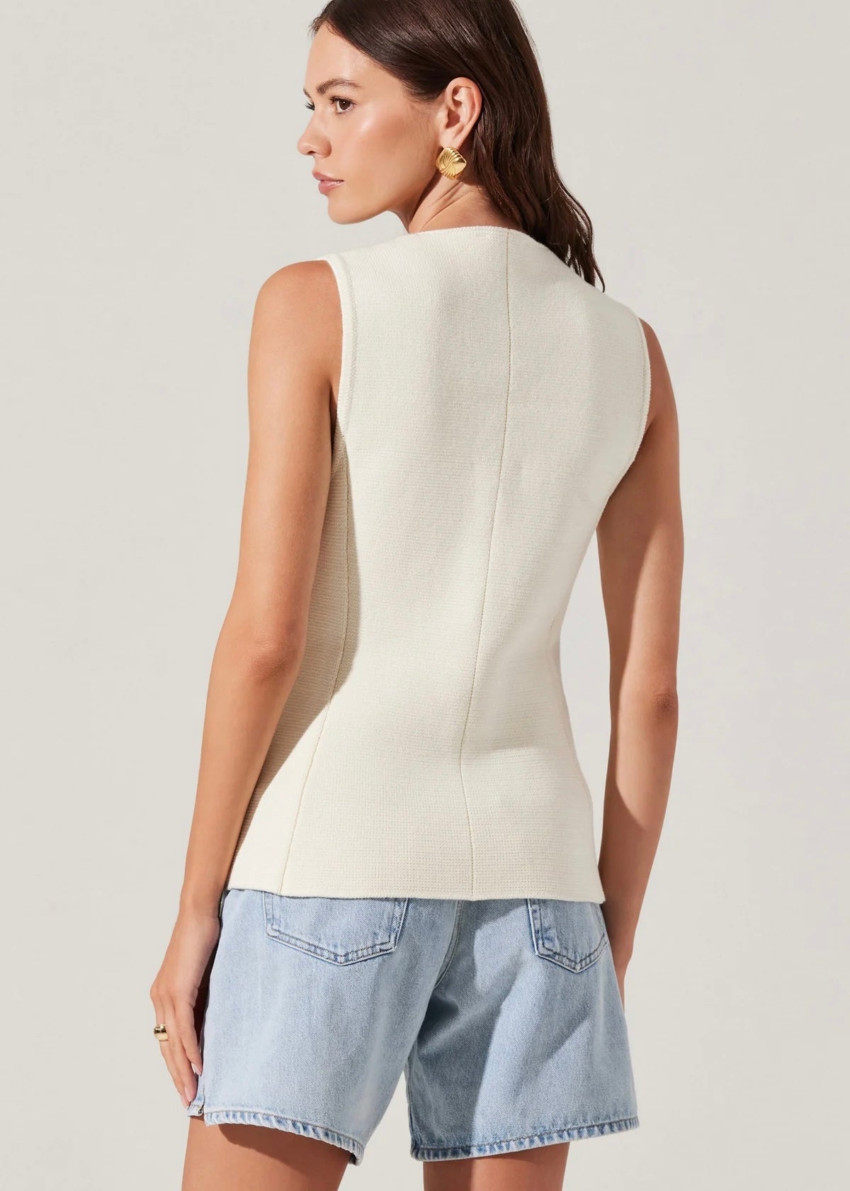ASTR THE LABEL JAYCE V-NECK SWEATER VEST