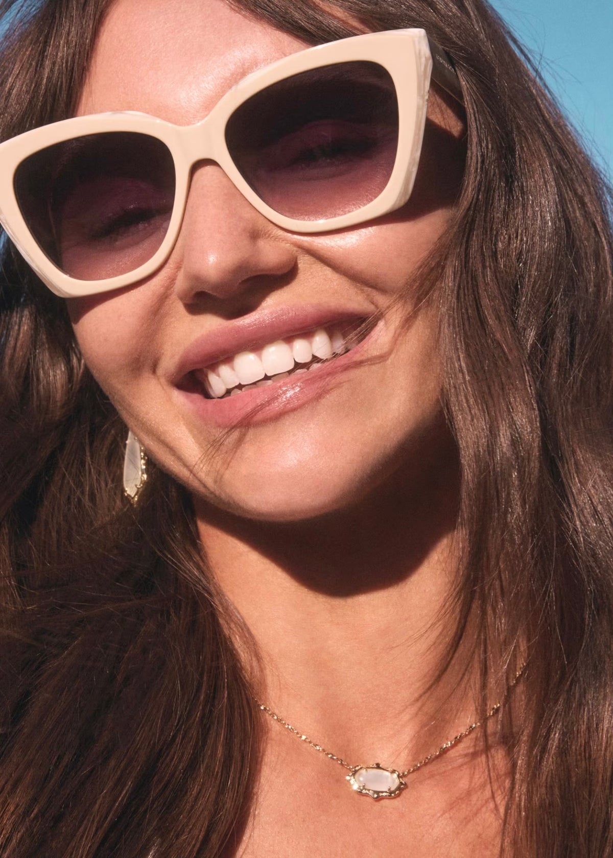 KENDRA SCOTT ELISA SCALLOP FRAME SHORT PENDANT NECKLACE