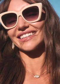 KENDRA SCOTT ELISA SCALLOP FRAME SHORT PENDANT NECKLACE