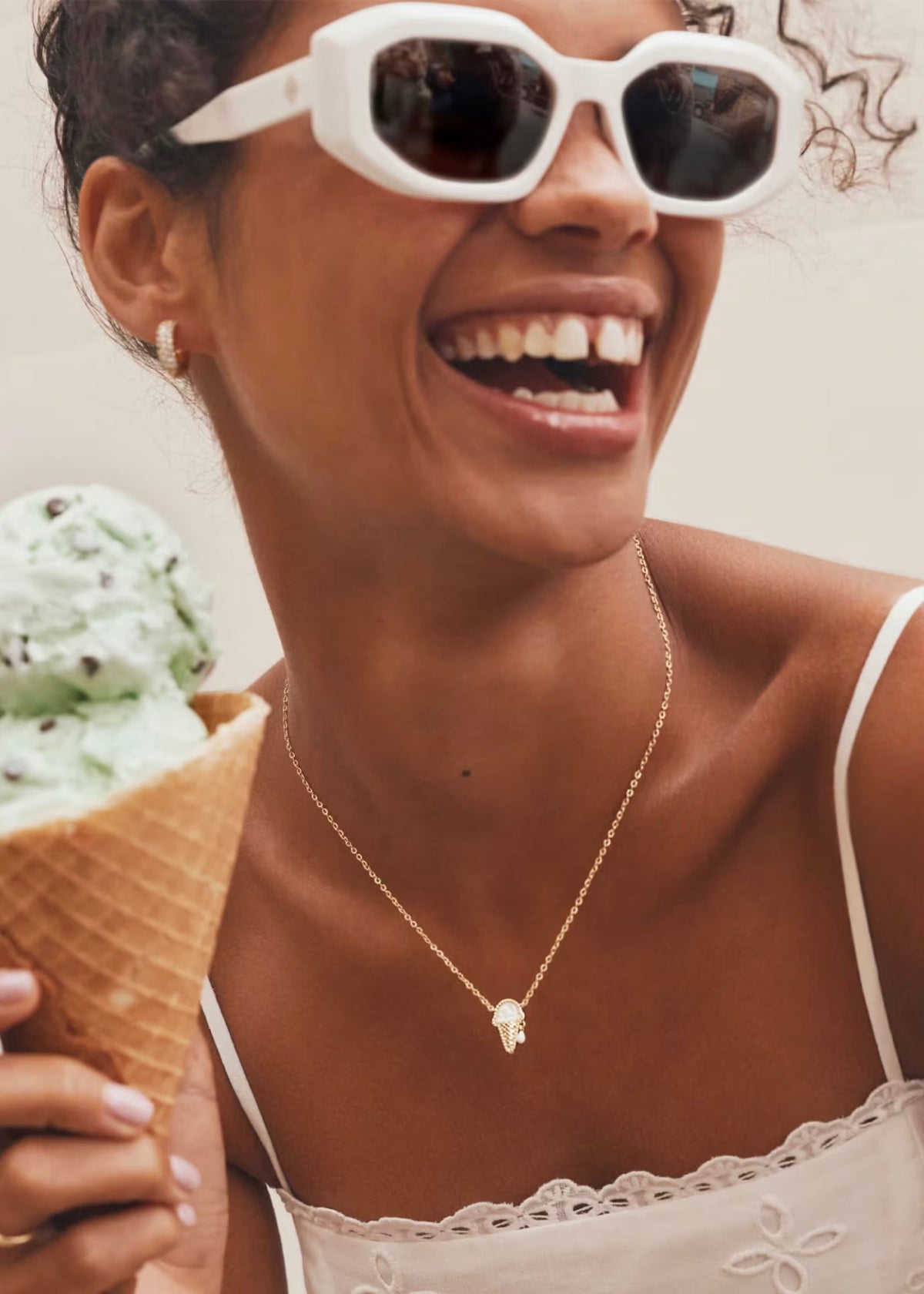 KENDRA SCOTT ICE CREAM SHORT PENDANT NECKLACE