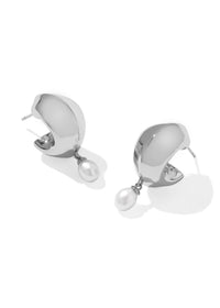 KENDRA SCOTT OAKLAND PEARL HUGGIE EARRINGS