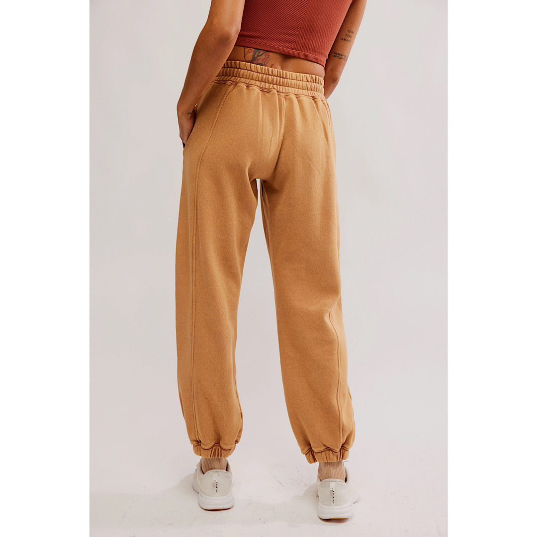 FREE PEOPLE MOVEMENT SPRINT TO THE FINISH PANT - CAMEL