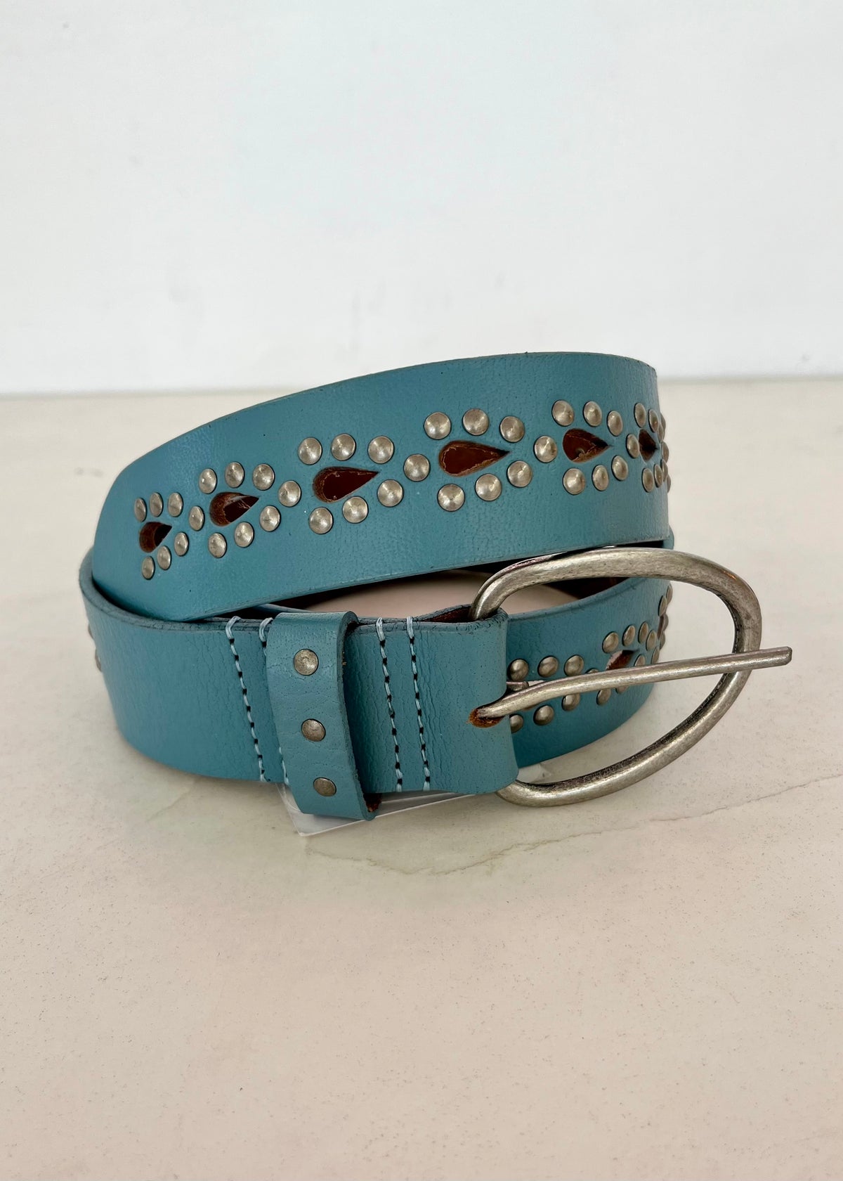 FREE PEOPLE PRESTON STUD BELT - SEA SALT