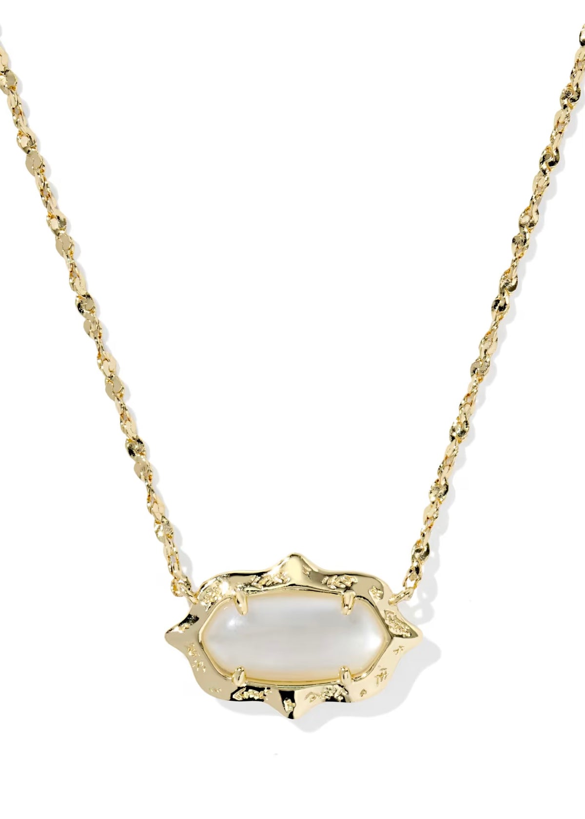 KENDRA SCOTT ELISA SCALLOP FRAME SHORT PENDANT NECKLACE