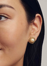 KENDRA SCOTT GABRIELLA PEARL STUD EARRINGS - GOLD