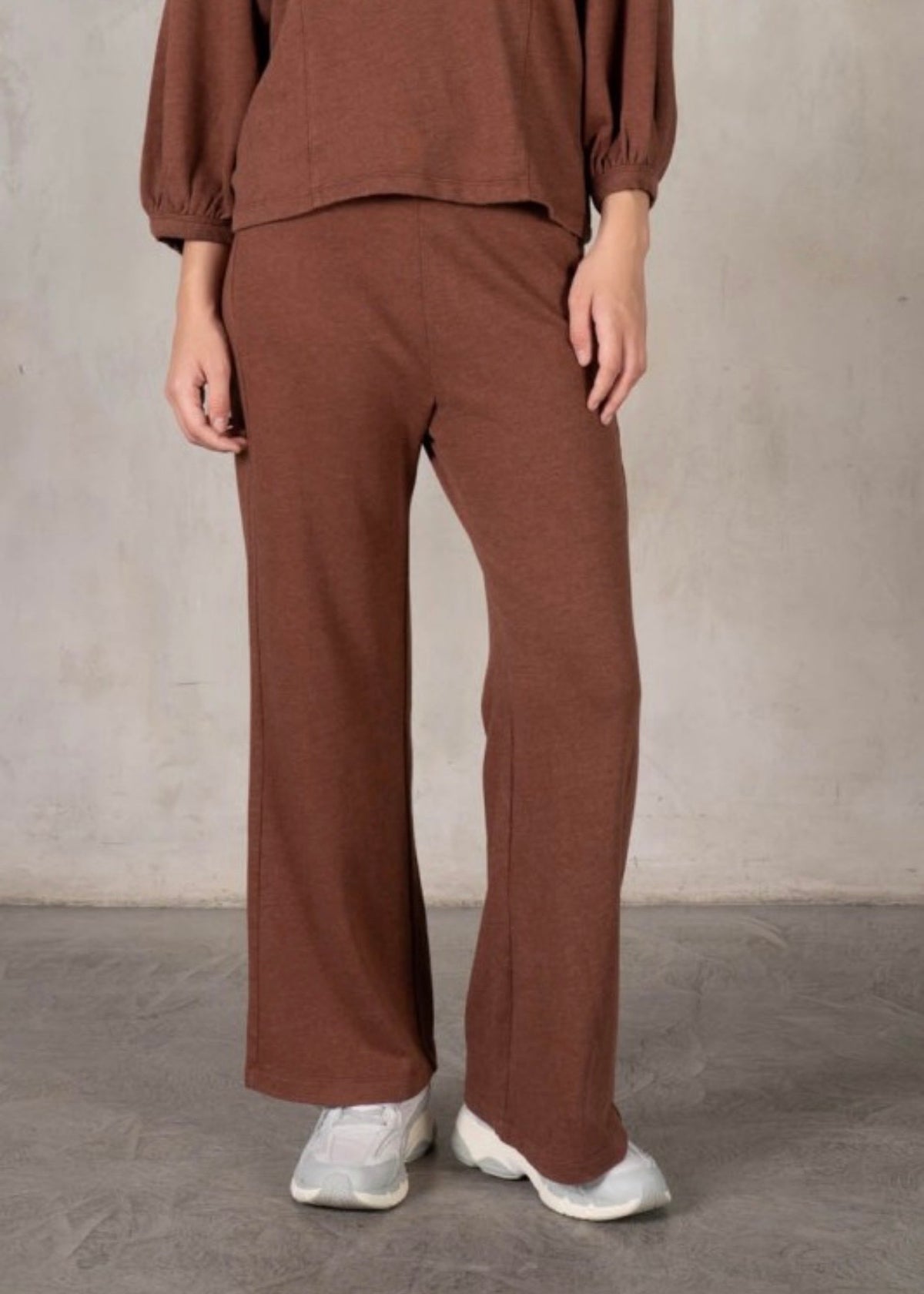 THE FINLEY SWEATPANTS - BROWN