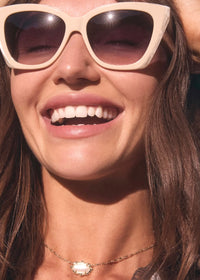 KENDRA SCOTT ELISA SCALLOP FRAME SHORT PENDANT NECKLACE