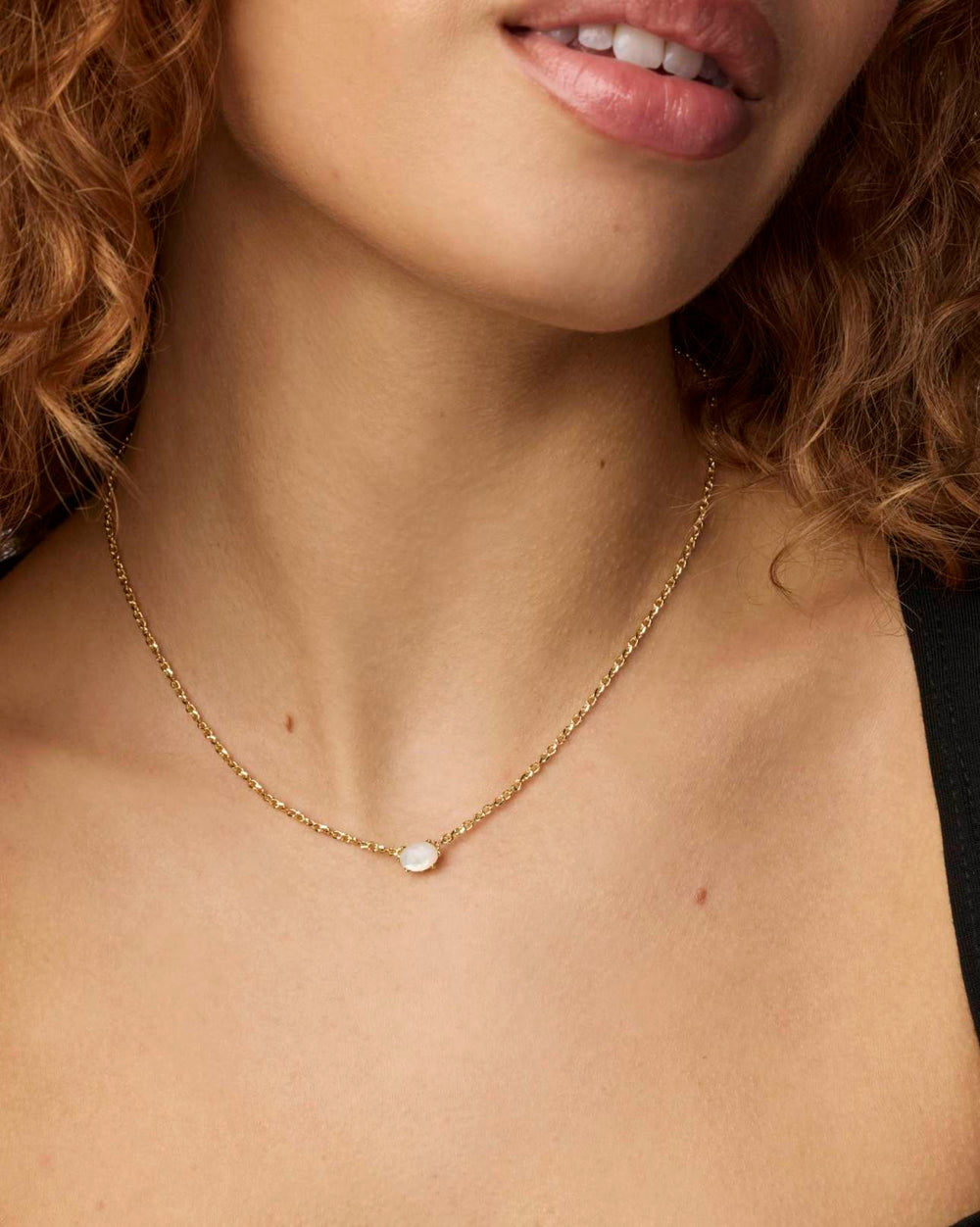 KENDRA SCOTT CAILIN PENDENT NECKLACE IVORY MOTHER OF PEARL