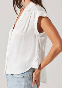 ASTR THE LABEL CALLEN SATIN BUTTON UP TOP - WHITE
