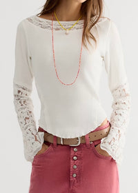 FREE PEOPLE AMBER LACE CUFF LONG SLEEVE TOP - WHITE ALYSSUM