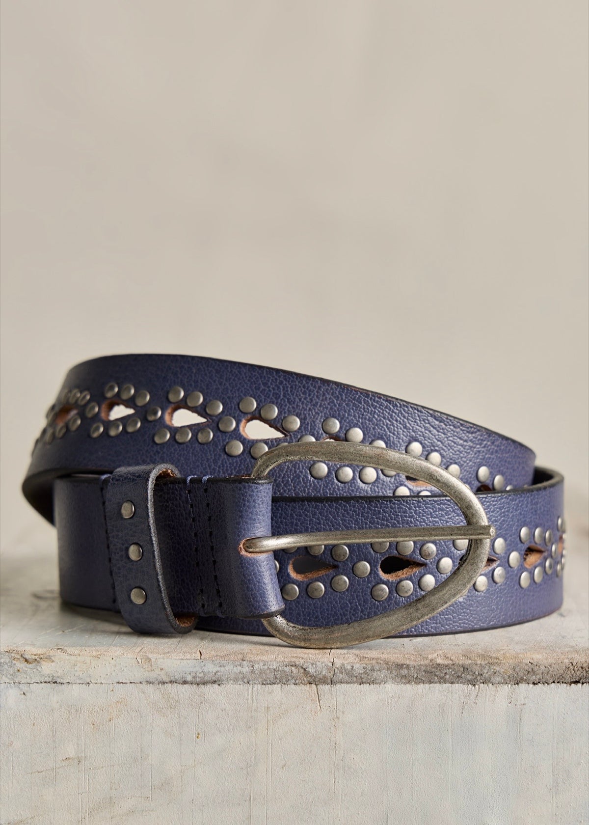 FREE PEOPLE PRESTON STUD BELT - SEA SALT