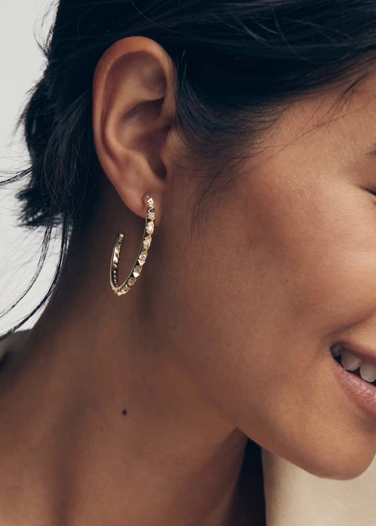 KENDRA SCOTT FATE HOOP EARRINGS