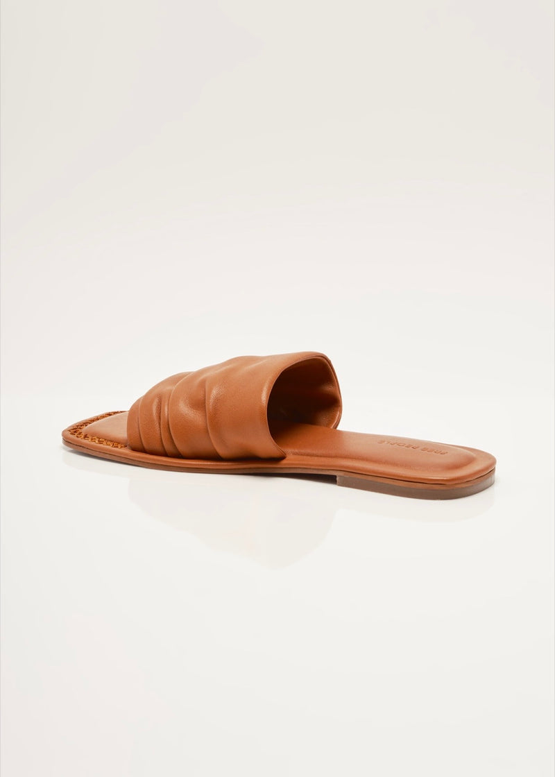 FREE PEOPLE EVELYN SLIP ON SANDALS - LUGGAGE