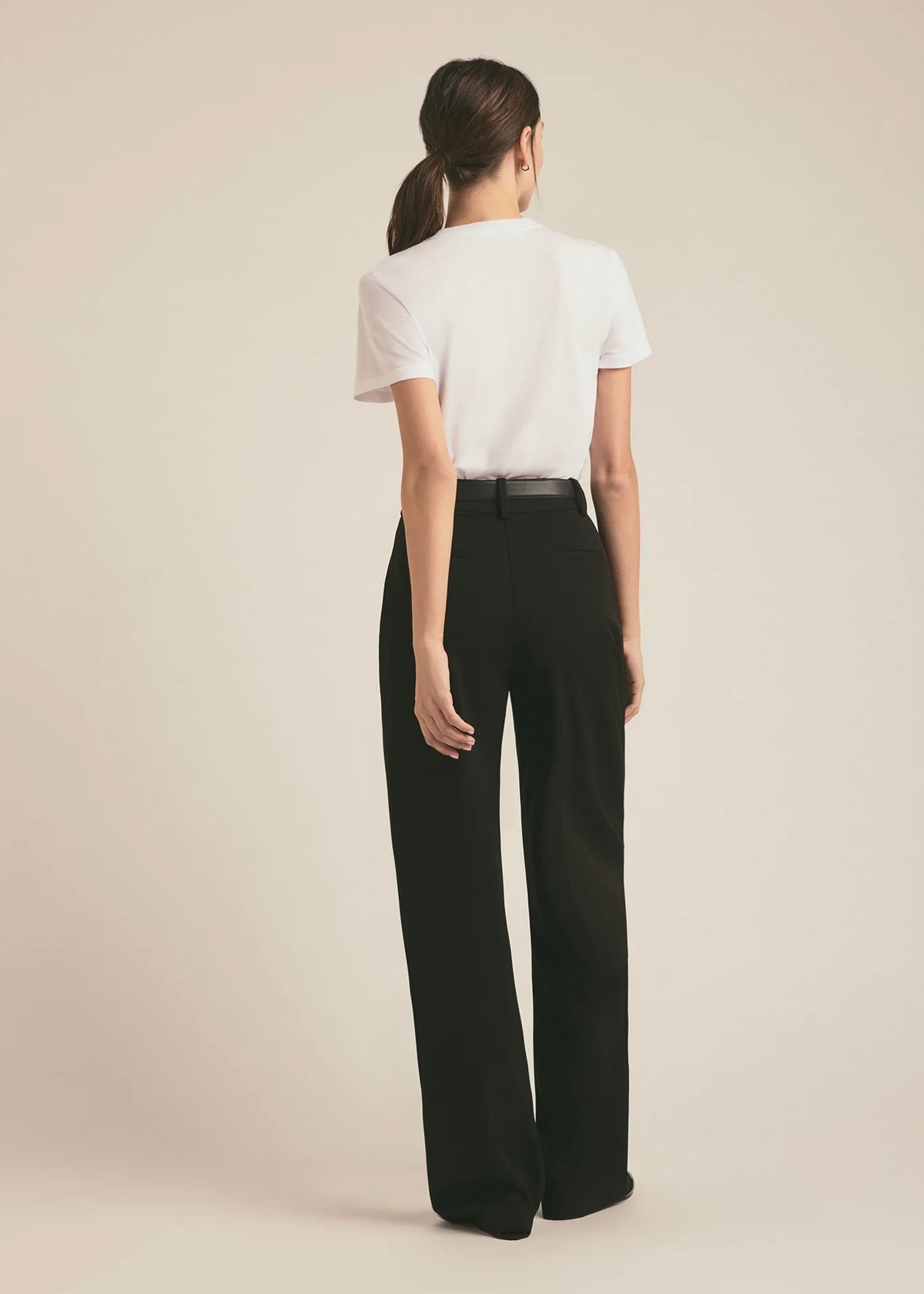 FAVORITE DAUGHTER THE CROPPED COLLEGIATE TEE - WHITE