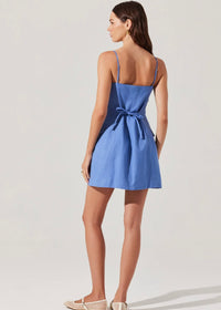 ASTR THE LABEL AZRIA BUTTON-FRONT WRAP DRESS