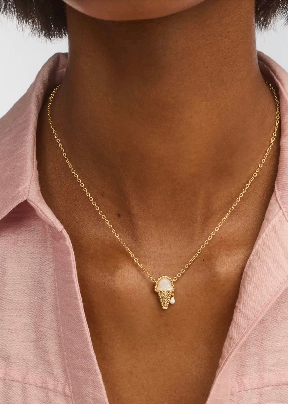 KENDRA SCOTT ICE CREAM SHORT PENDANT NECKLACE