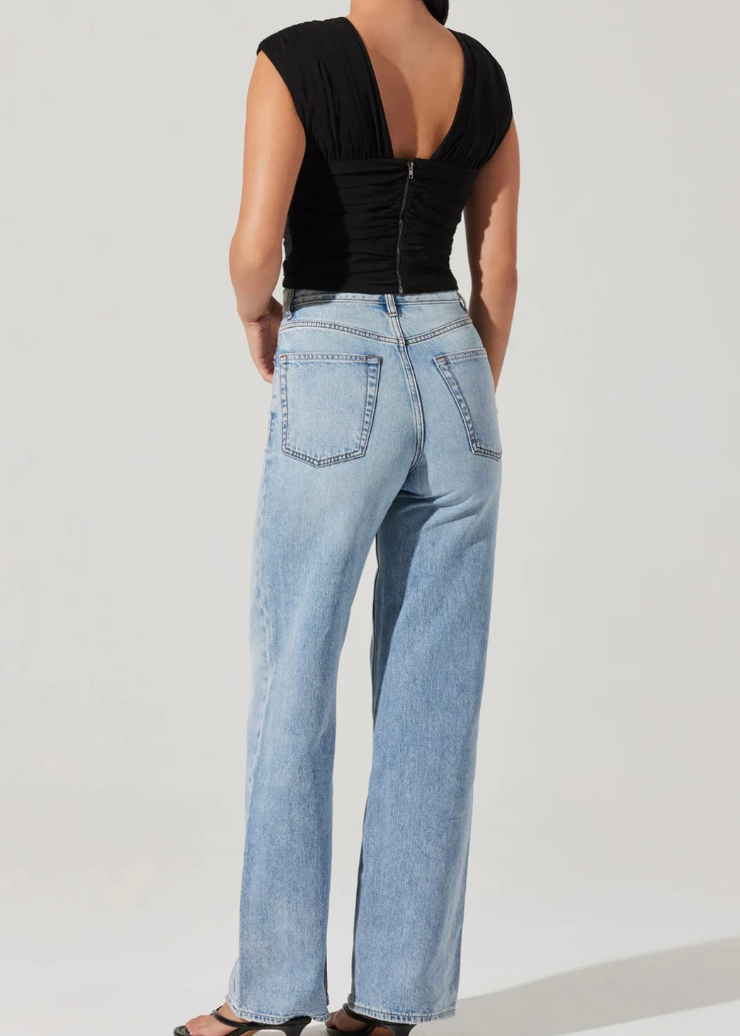 ASTR THE LABEL SAMARRA RUCHED TOP - BLACK