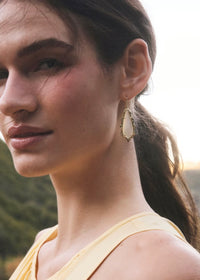 KENDRA SCOTT ADRIANA SCALLOP FRAME DROP EARRINGS