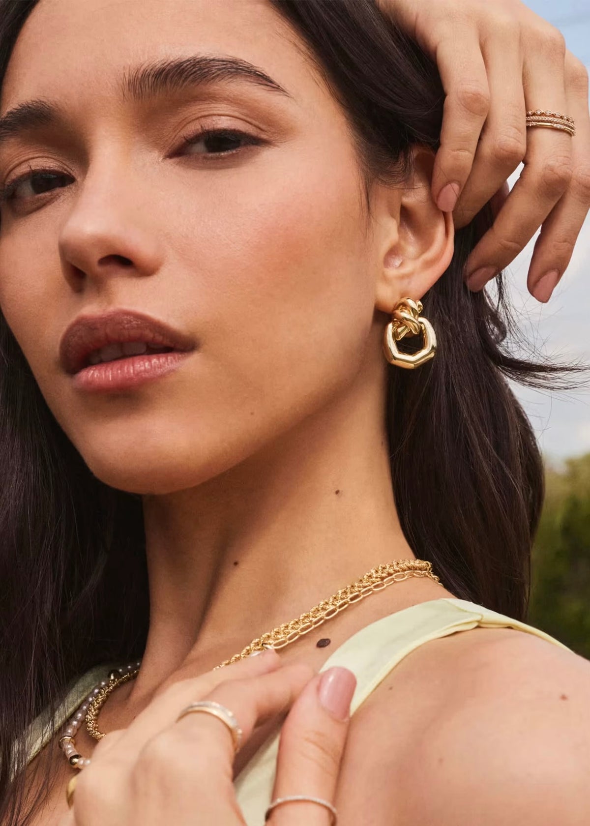 KENDRA SCOTT PARKER KNOT OPEN FRAME EARRINGS - GOLD