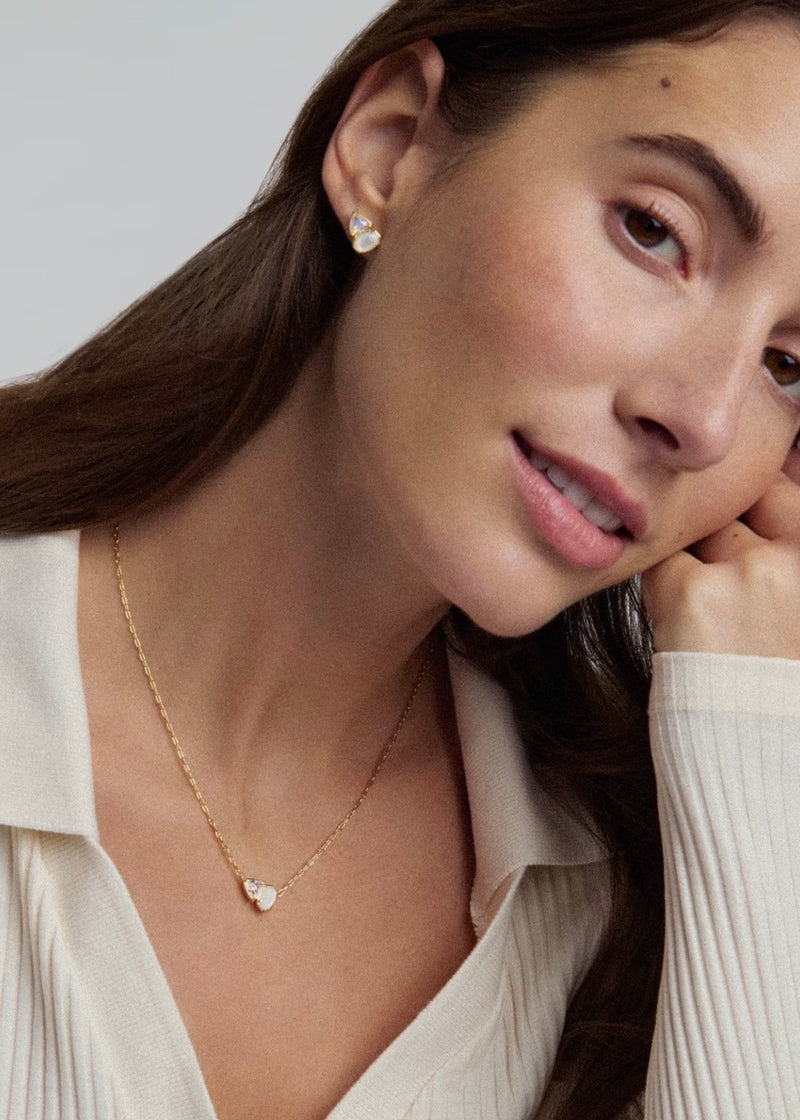 KENDRA SCOTT TATUM SHORT PENDANT NECKLACE - GOLD NEUTRAL MIX