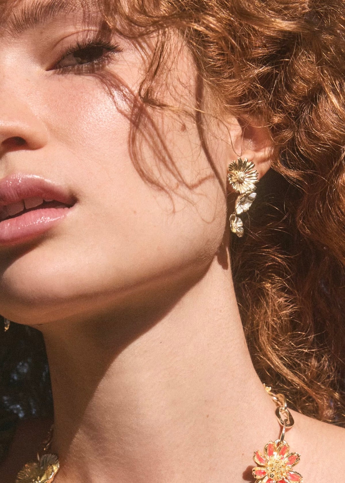 KENDRA SCOTT CAILEY FLOWER GOLD STATEMENT EARRINGS