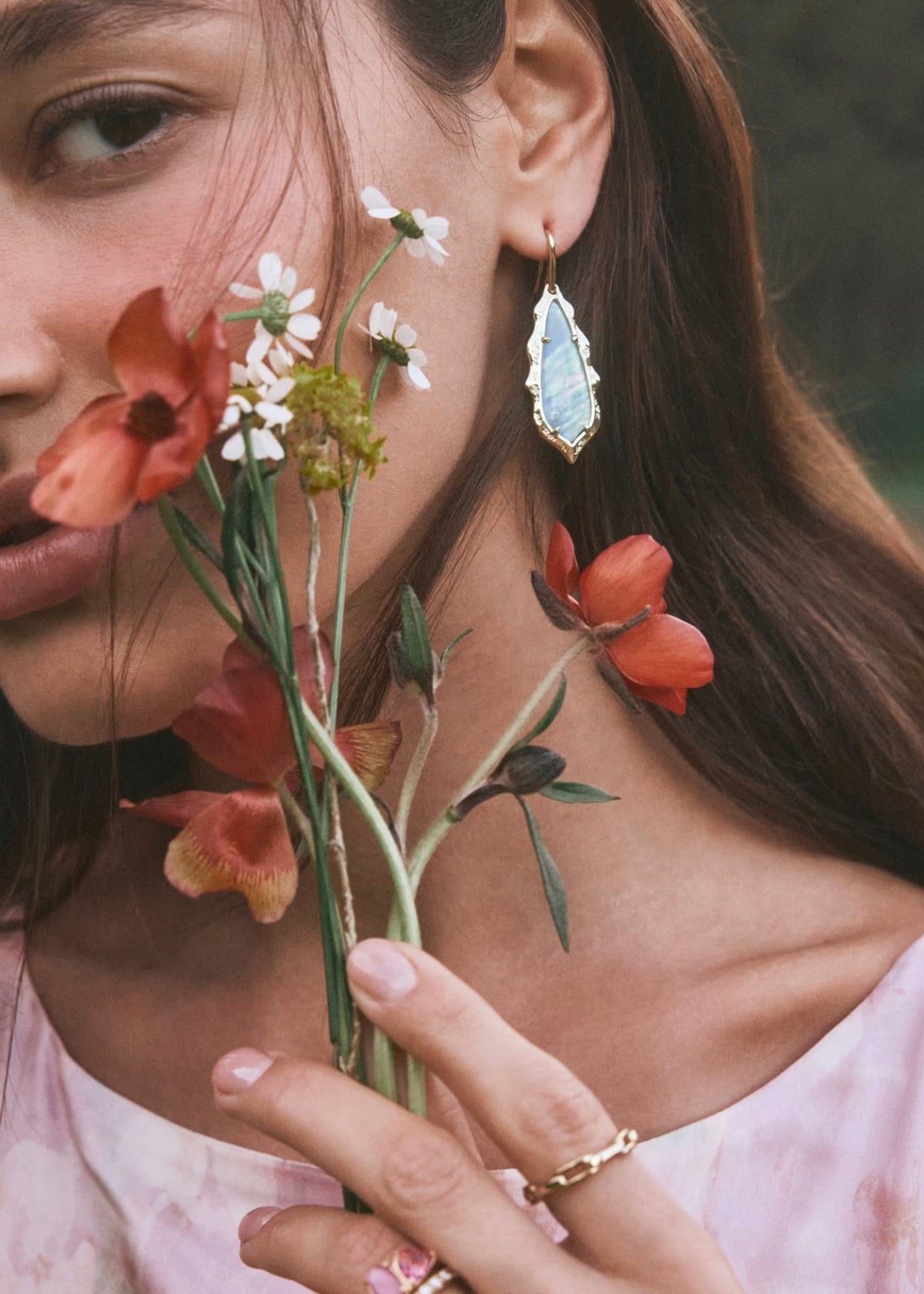 KENDRA SCOTT ADRIANA SCALLOP FRAME DROP EARRINGS