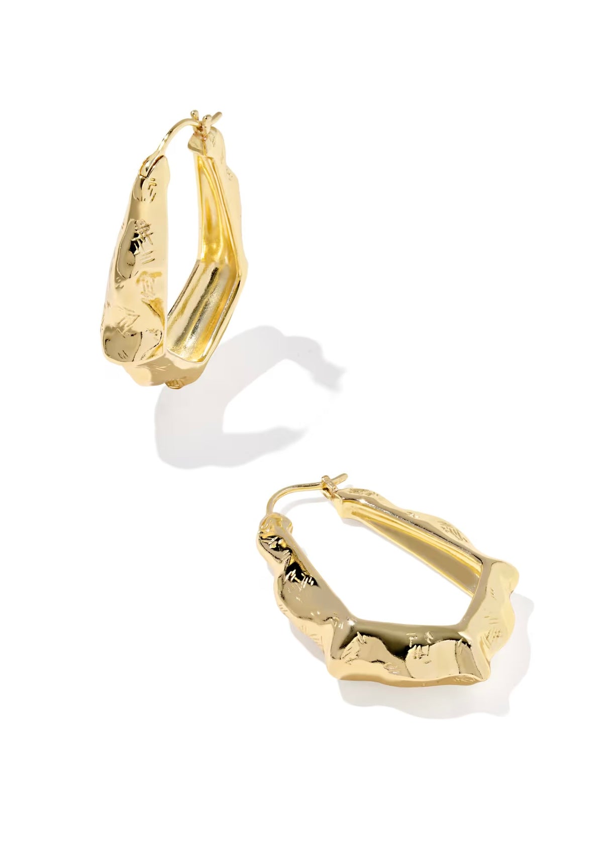 KENDRA SCOTT ADRIANA SCALLOP FRAME HOOP EARRINGS