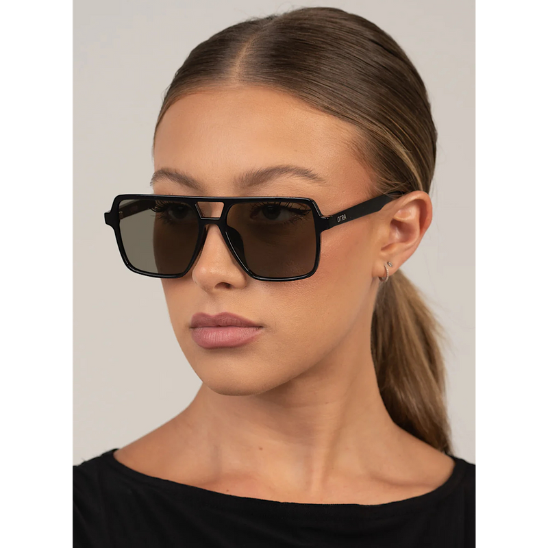 OTRA EYEWEAR ZOYA SUNGLASSES - BLACK/SMOKE