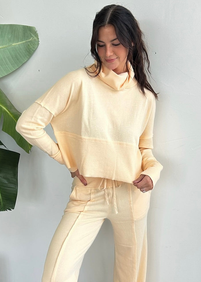 THE SUNNY SWEATSHIRT