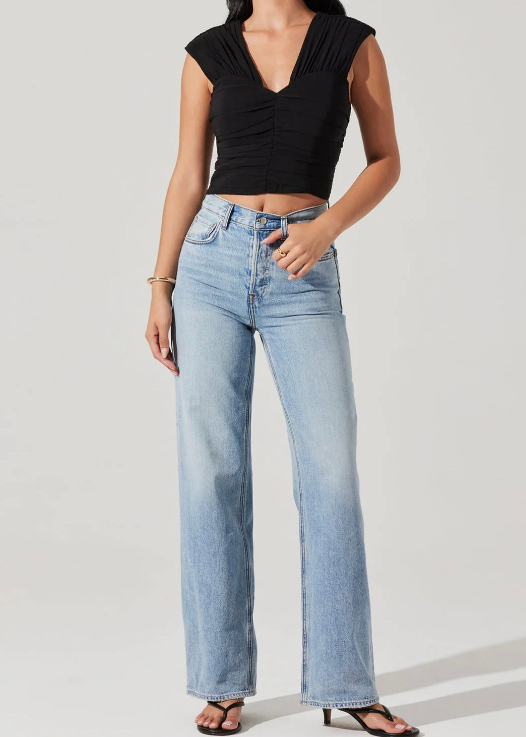 ASTR THE LABEL SAMARRA RUCHED TOP - BLACK